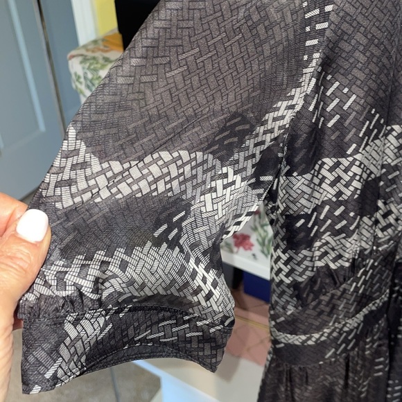 Gorgeous, black and gray silk checked Burberry wrap dress size 12 - Picture 9 of 9